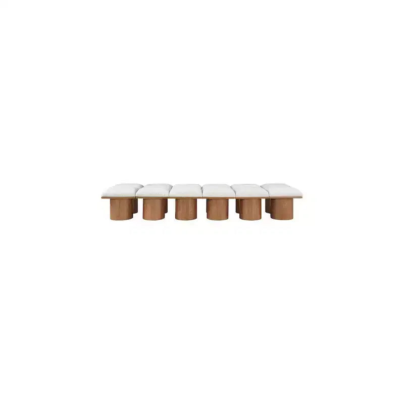 Panca Pavilion in tessuto bouclé color crema, impiallacciatura in rovere con finitura marrone noce