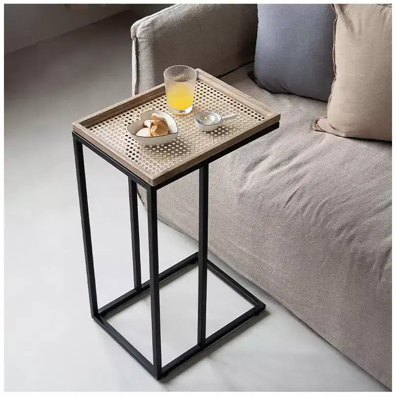 Tavolino da salotto Farmhouse C con piano a vassoio in rattan intrecciato, nero