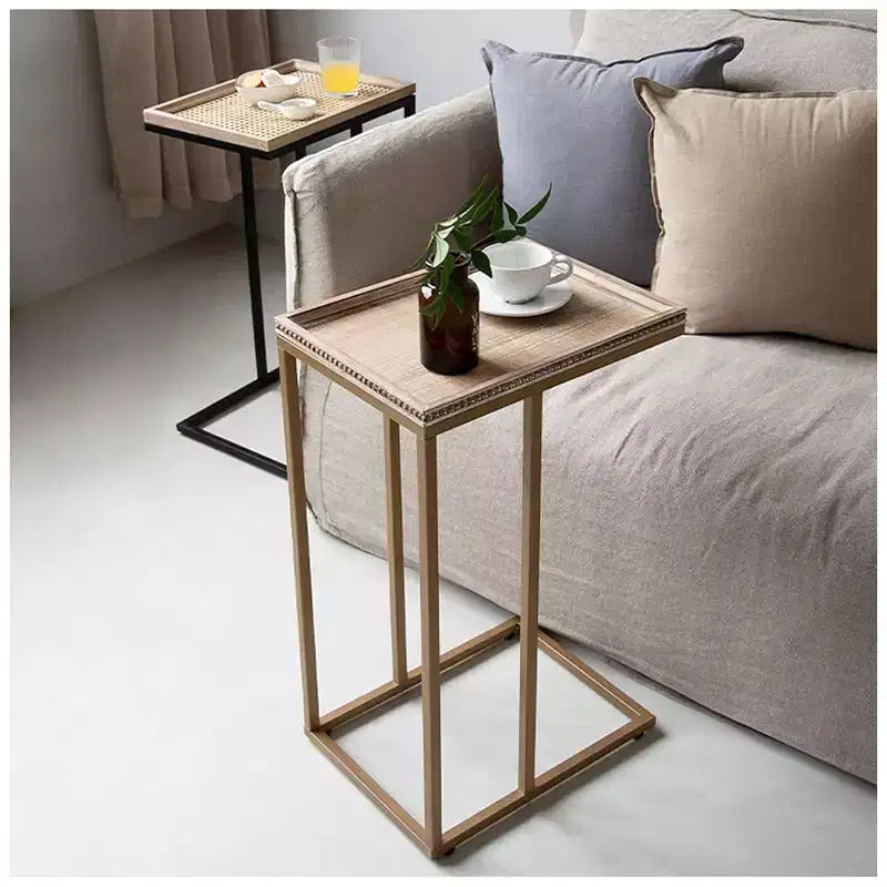 Tavolino da salotto Farmhouse C con piano a vassoio in rattan intrecciato, nero
