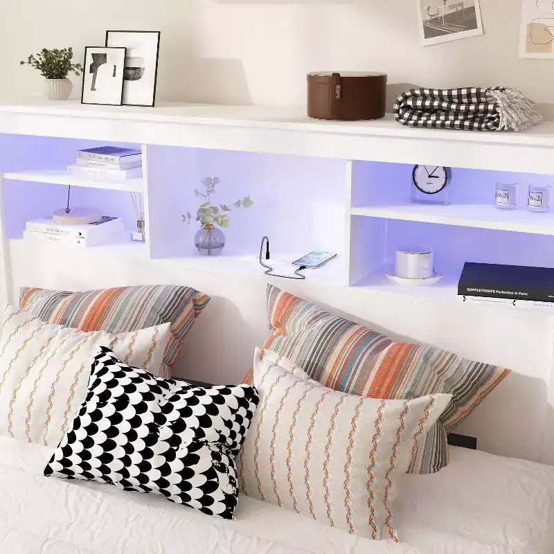 Testiera Letto Matrimoniale/Queen con Luci LED Controllabili da App e Ripiani Regolabili, Bianca