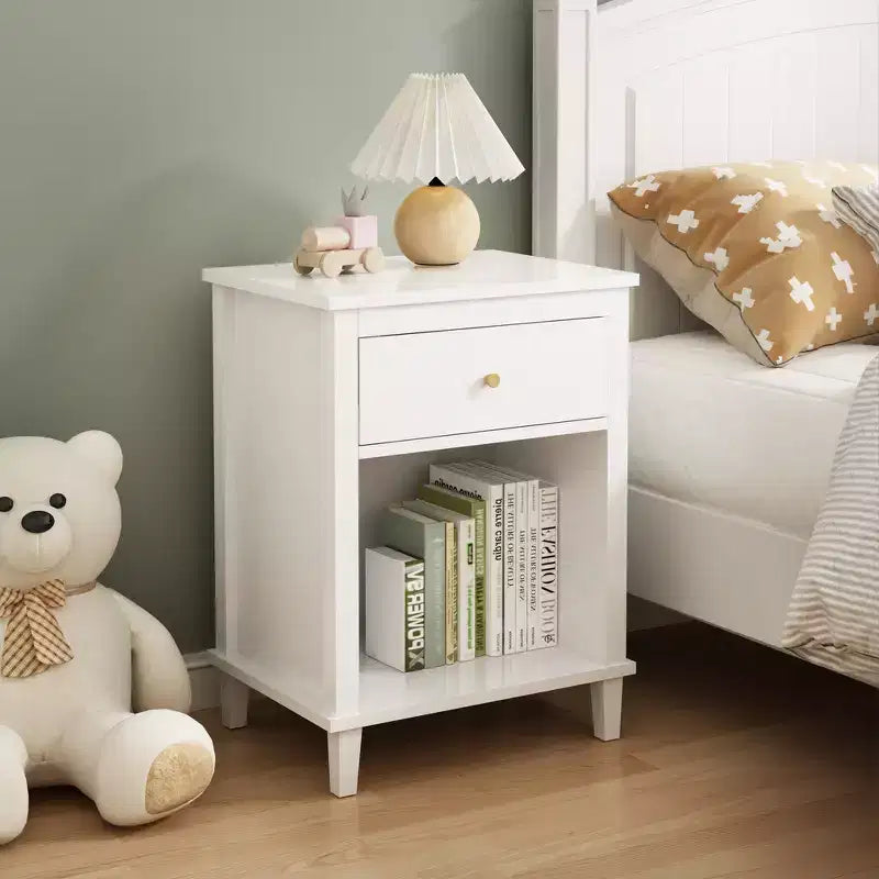 Comodino in legno da 68 cm con un cassetto e una mensola per bambini e adulti