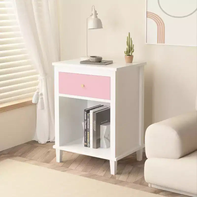 Comodino in legno da 68 cm con un cassetto e una mensola per bambini e adulti