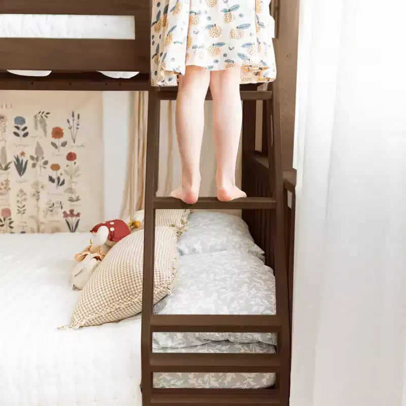 Letto a castello in legno massello, una piazza e mezza con letto estraibile e scaletta, per bambini